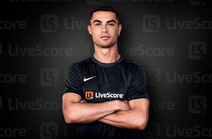 Ronaldo chính thức ký hợp đồng đại sứ thương hiệu 2 năm