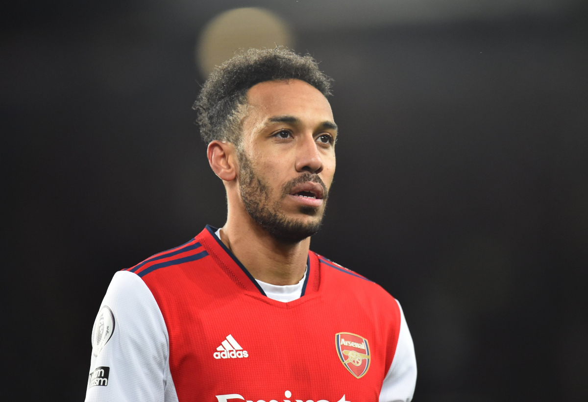 Aubameyang chính thức bị tước băng đội trưởng.